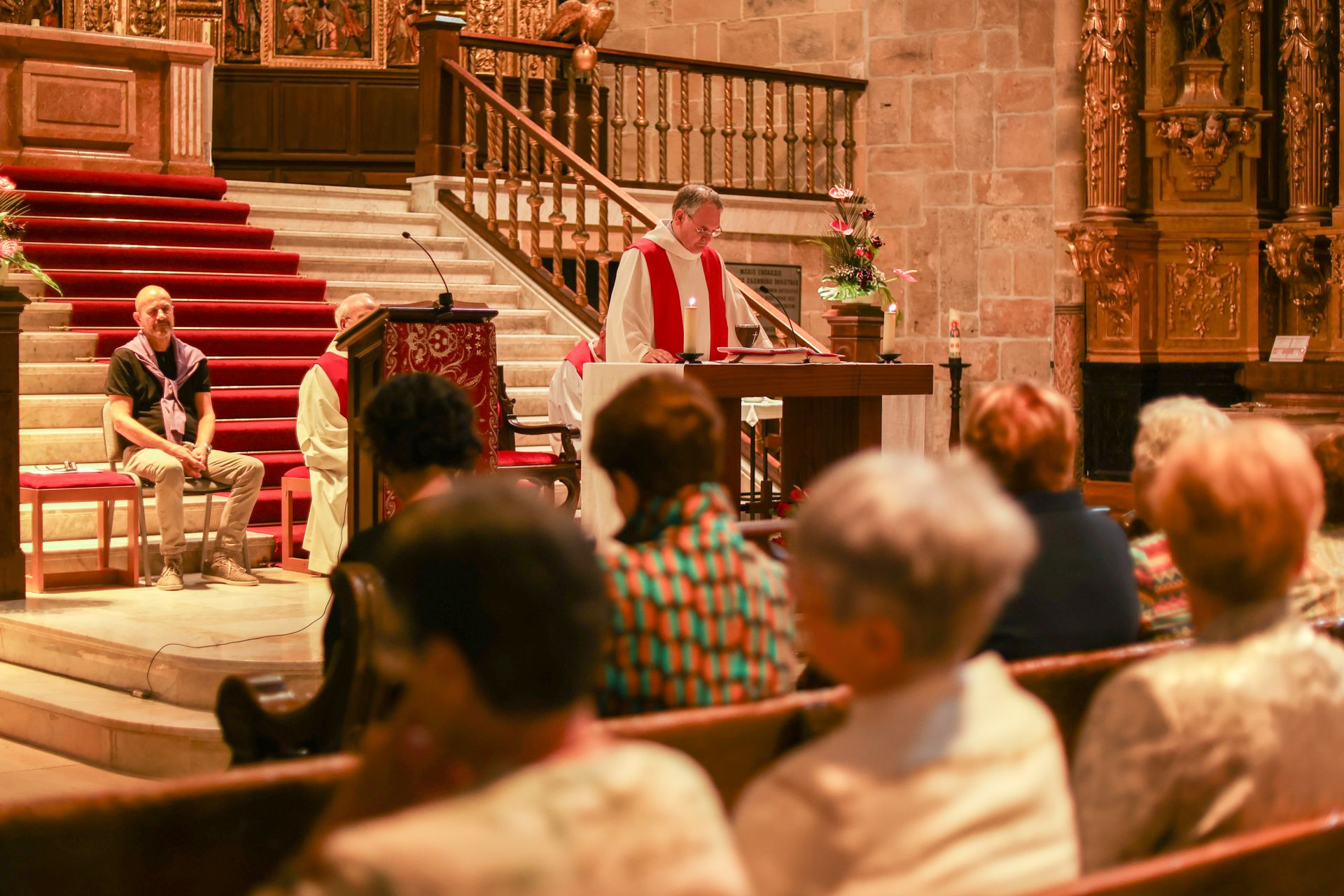 Danzas, cantos y atracciones acuáticas en el día de San Esteban