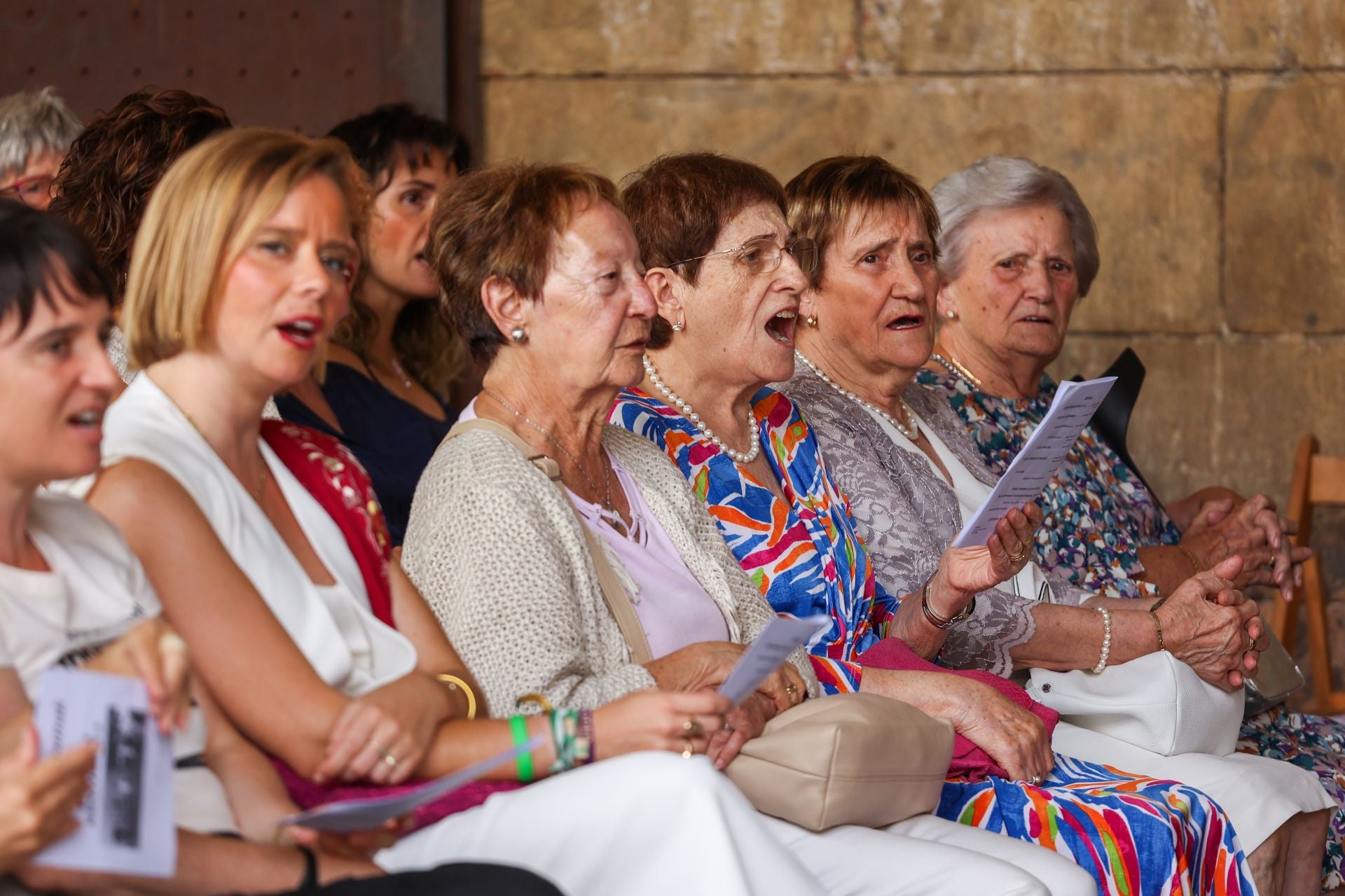 Danzas, cantos y atracciones acuáticas en el día de San Esteban