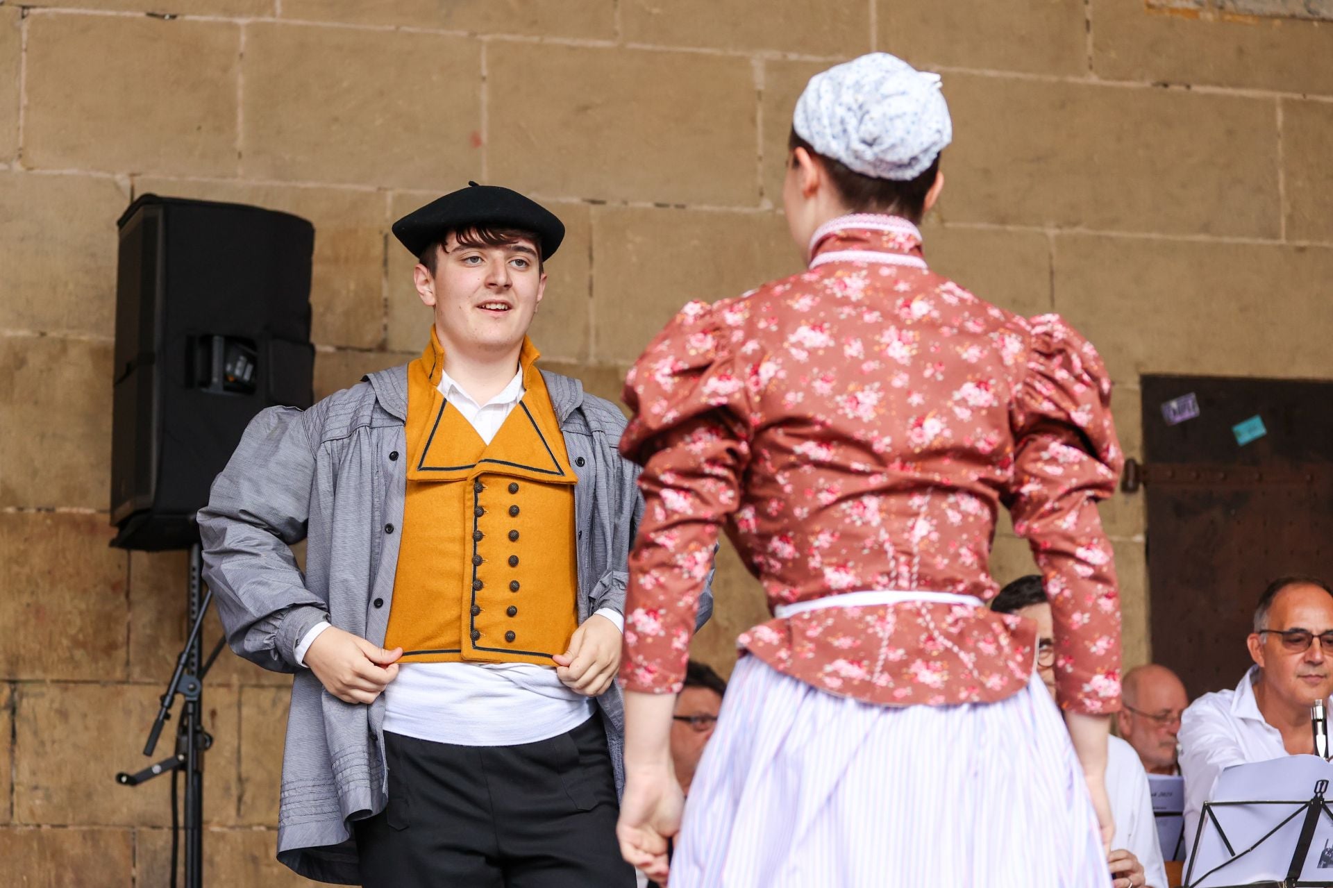 Danzas, cantos y atracciones acuáticas en el día de San Esteban