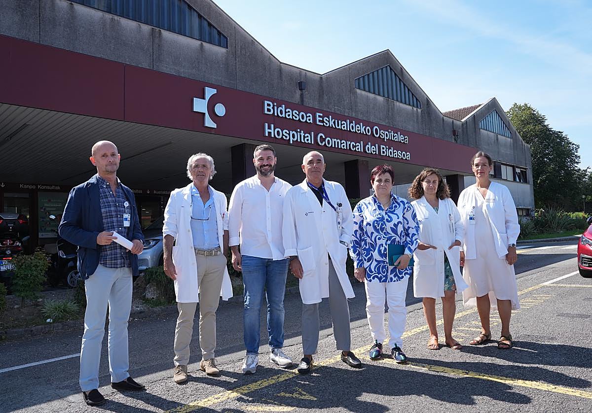 Pedro Morrondo y Lore Bilbao, junto al equipo directivo.