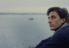 Luca Marinelli, en una escena de la película.