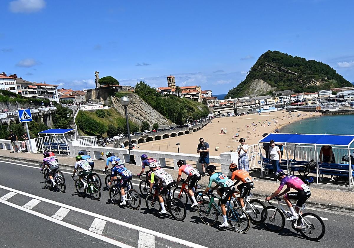 La fuga, a su paso por Getaria.