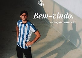 Gonçalo Guedes, con la nueva camiseta de la Real Sociedad.