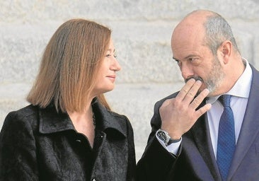 La 'guerra de los currículums' se extiende y siembra dudas sobre el presidente del Senado