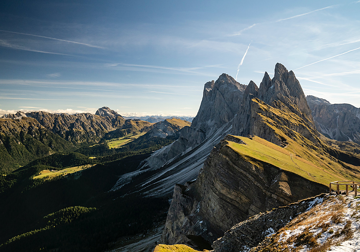 El sendero Seceda en val Gardena en los Dolomitas.