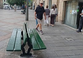 Uno de los bancos provisionales colocados en Sebero.