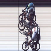 Photo finish de la segunda etapa de la Vuelta a Burgos, con Moschetti en el medio.