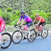 Paul Hennequin, del Euskaltel-Euskadi, en un momento de la primera etapa de la Trans-Himalaya.