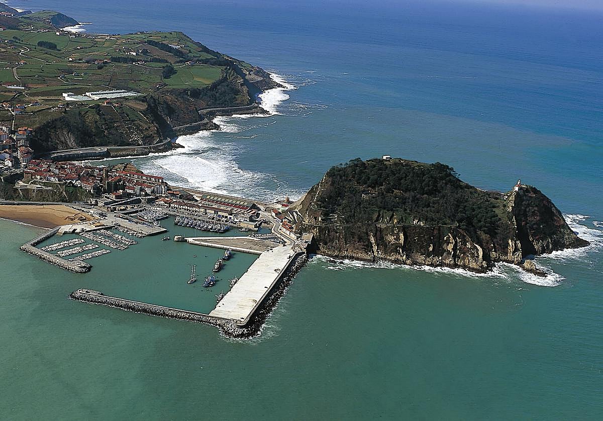 Vista aérea de Getaria, cuyo puerto interior necesita una renovación que será ejecutada sin modificar su altura.