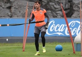 Unai Marrero realiza un ejercicio durante un entrenamiento de esta pretemporada