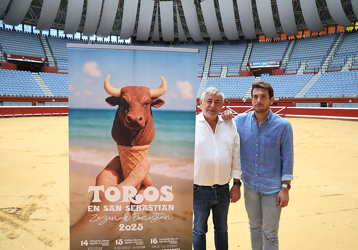 Pablo Martínez Labiano y Manuel Martínez Azcárate, en Illunbe con el cartel de la feria de este año