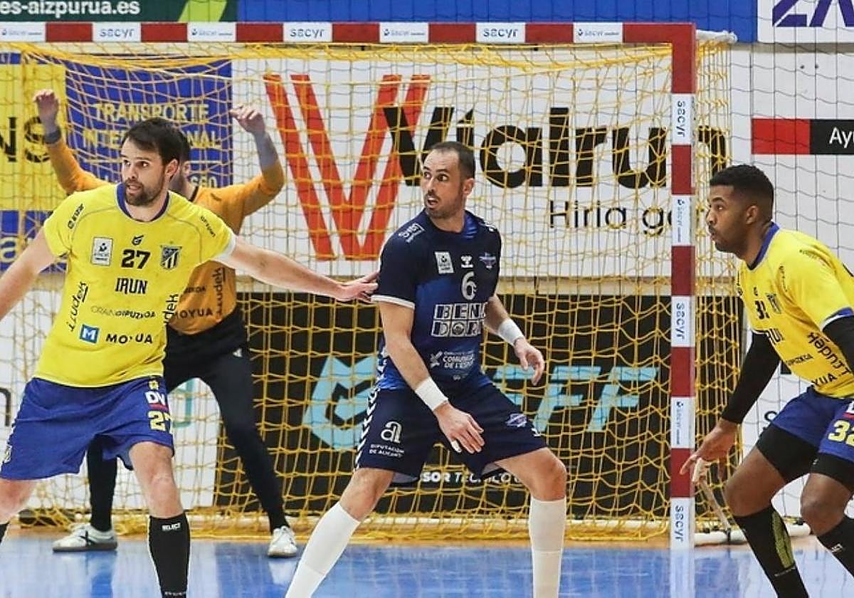 Eskubaloi zaleek hitzordua dute gaur arratsaldean Karela kiroldegian.