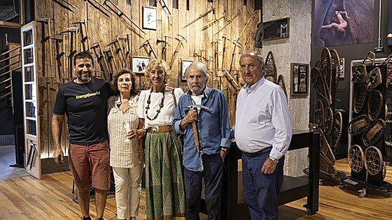 César Pérez de Tudela visita Mendietxe Museoa a sus 86 años