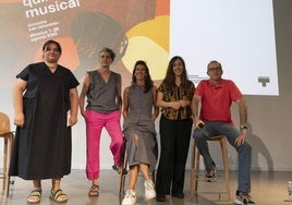 Clara Montero, Idoia Zabaleta, Olatz de Andrés, Laida Aldaz y Patrick Alfaya en la presentación del ciclo este viernes en Tabakalera.