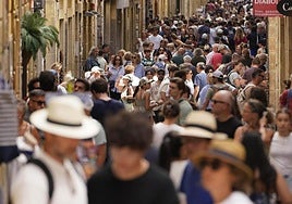 Tres personas han tenido que ser atendidas este sábado en Gipuzkoa por el calor.
