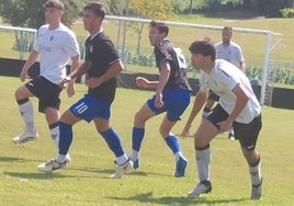 El Zarautz y el Durango disputaron un competido partido.