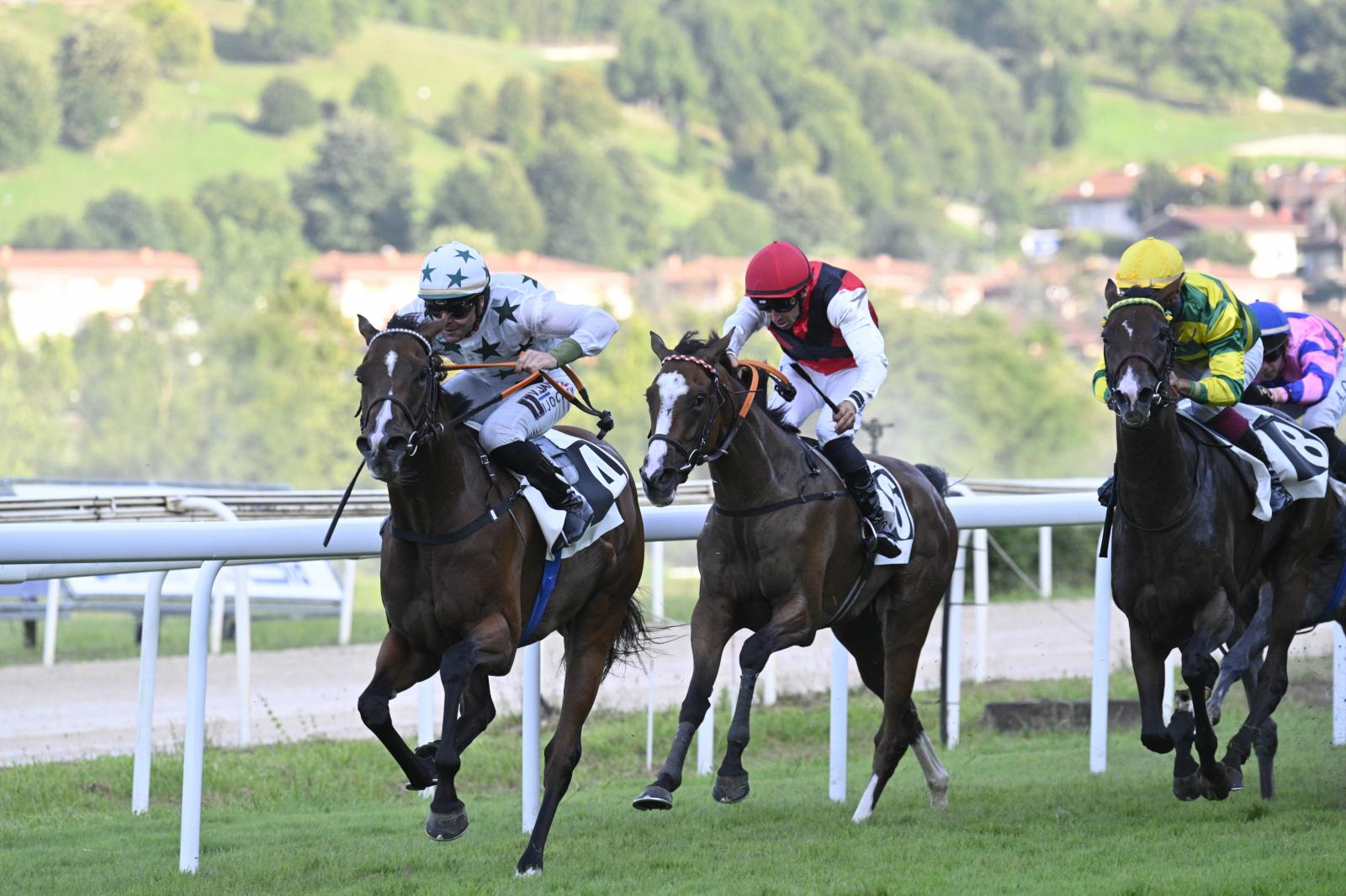Gran jornada de carreras en el hipódromo