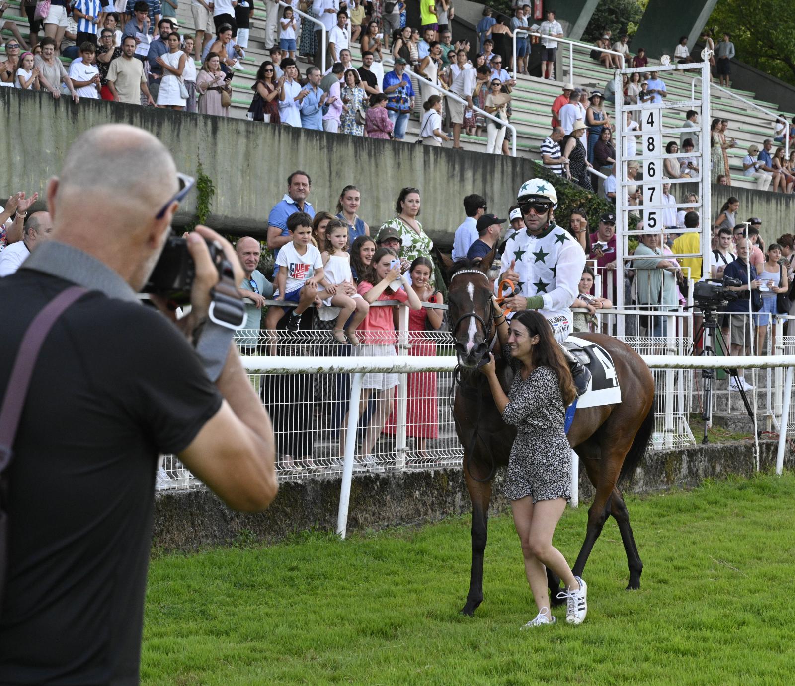 Gran jornada de carreras en el hipódromo