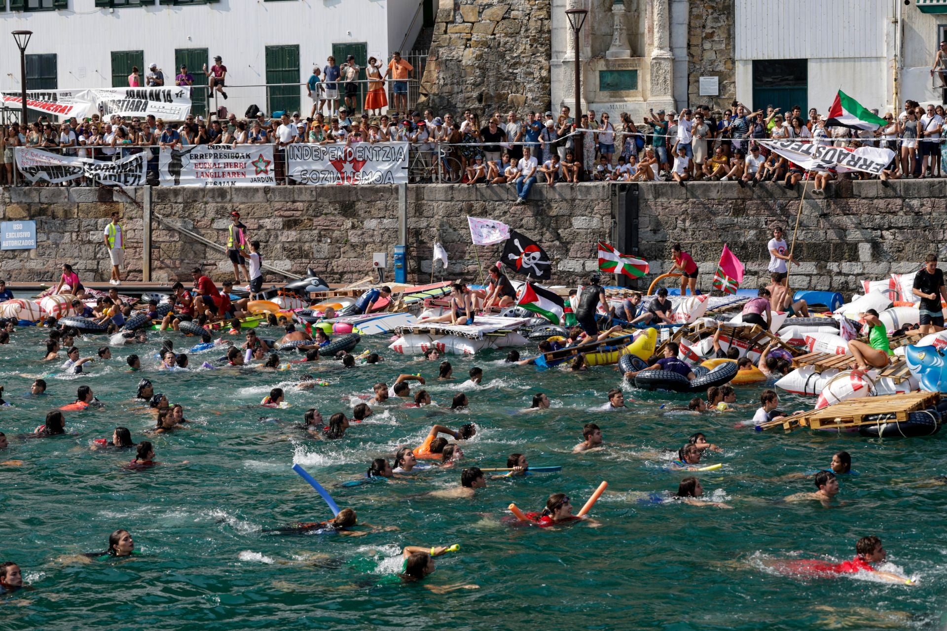 Multitudinario abordaje en San Sebastián