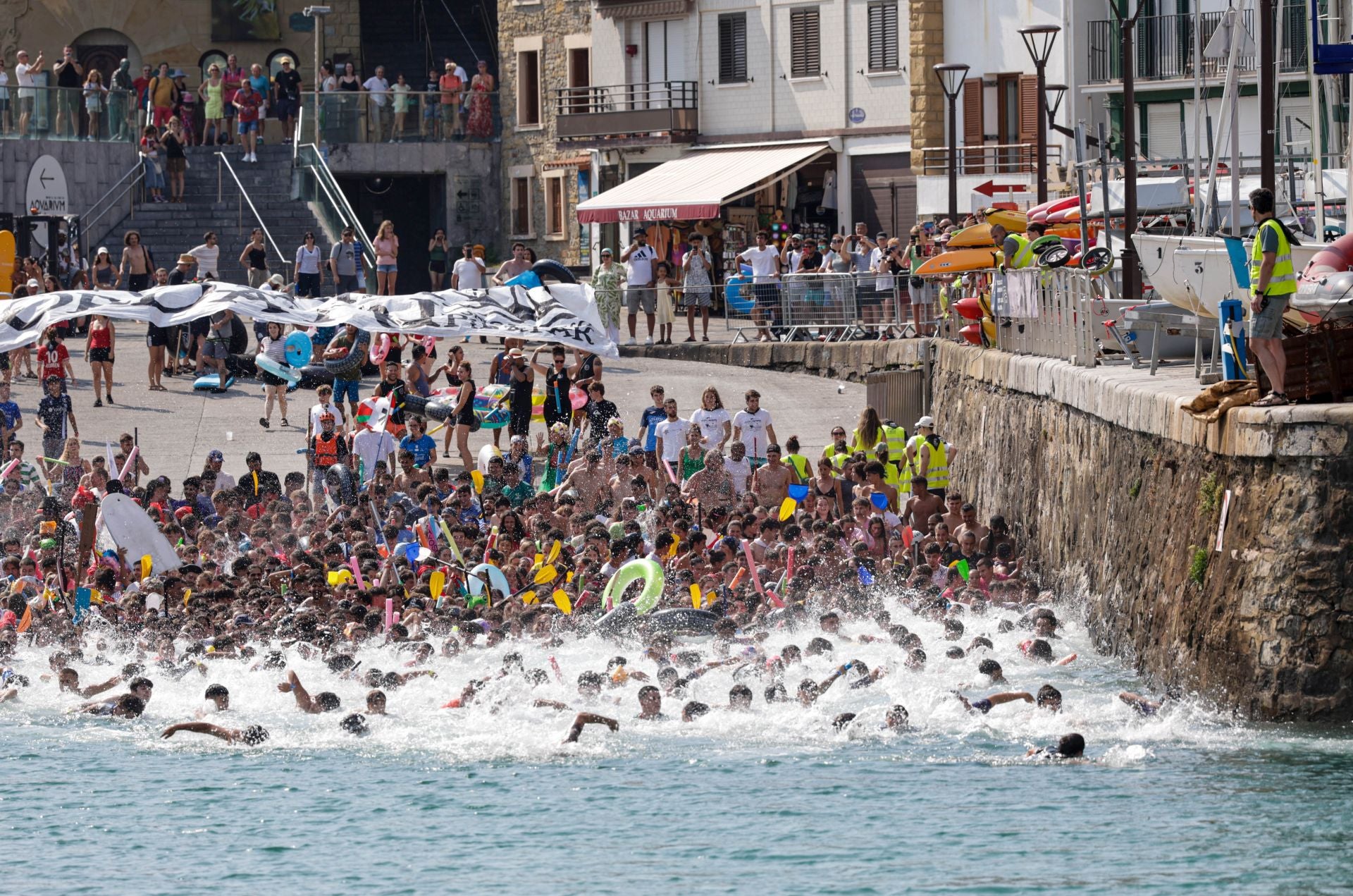 Multitudinario abordaje en San Sebastián