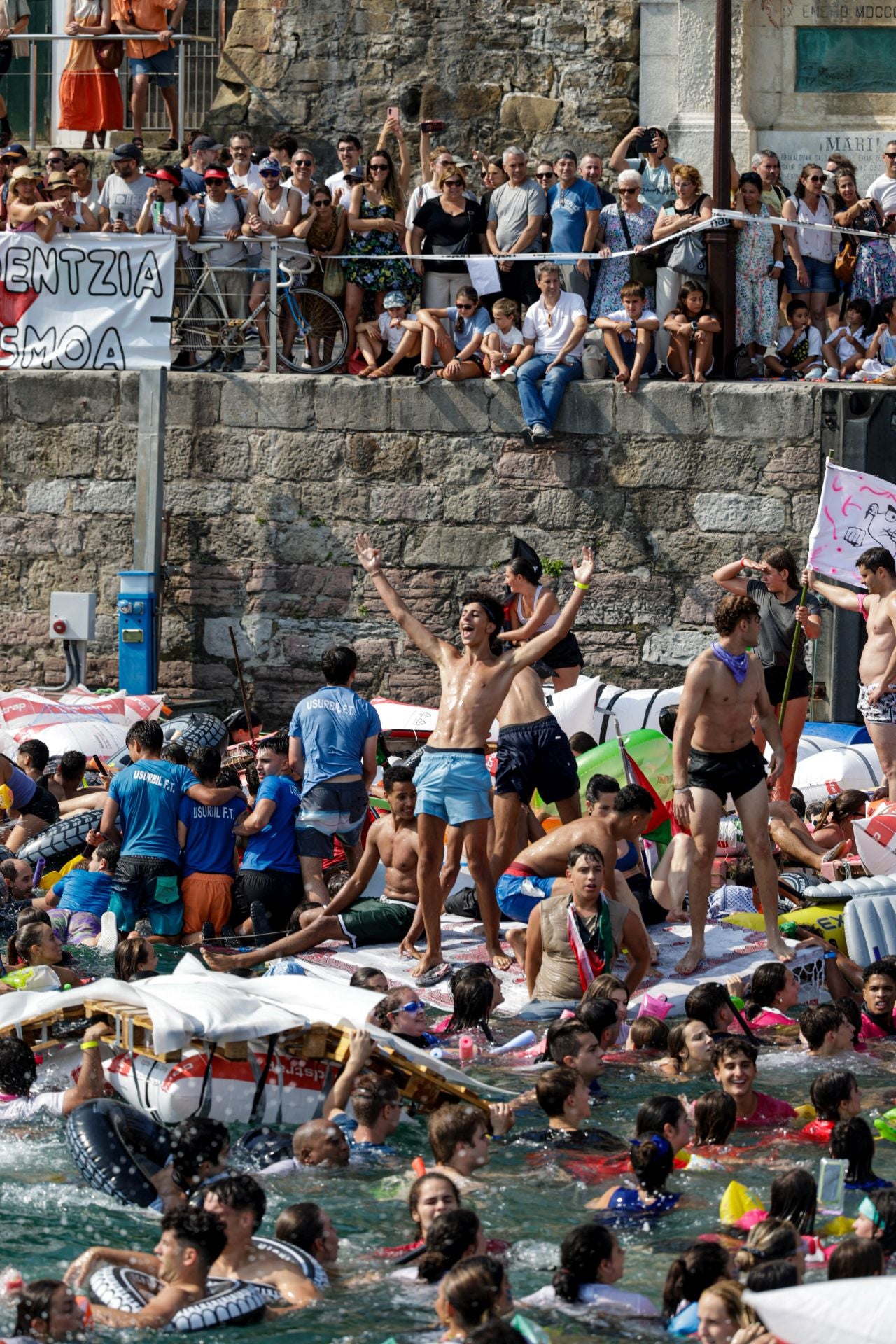 Multitudinario abordaje en San Sebastián