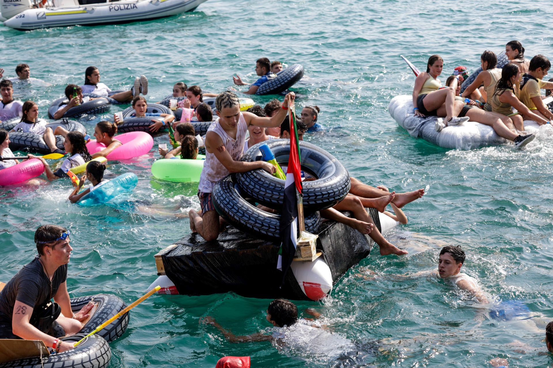 Multitudinario abordaje en San Sebastián