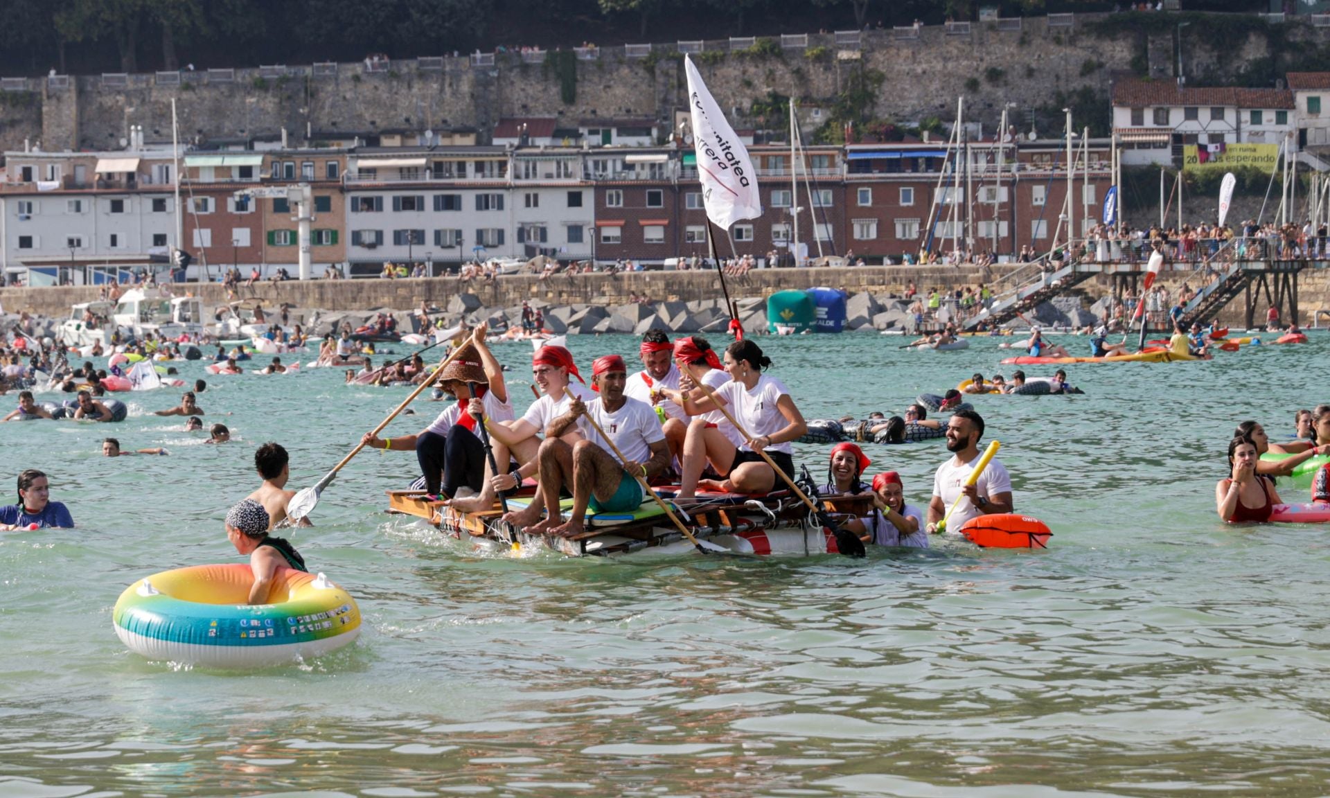 Multitudinario abordaje en San Sebastián