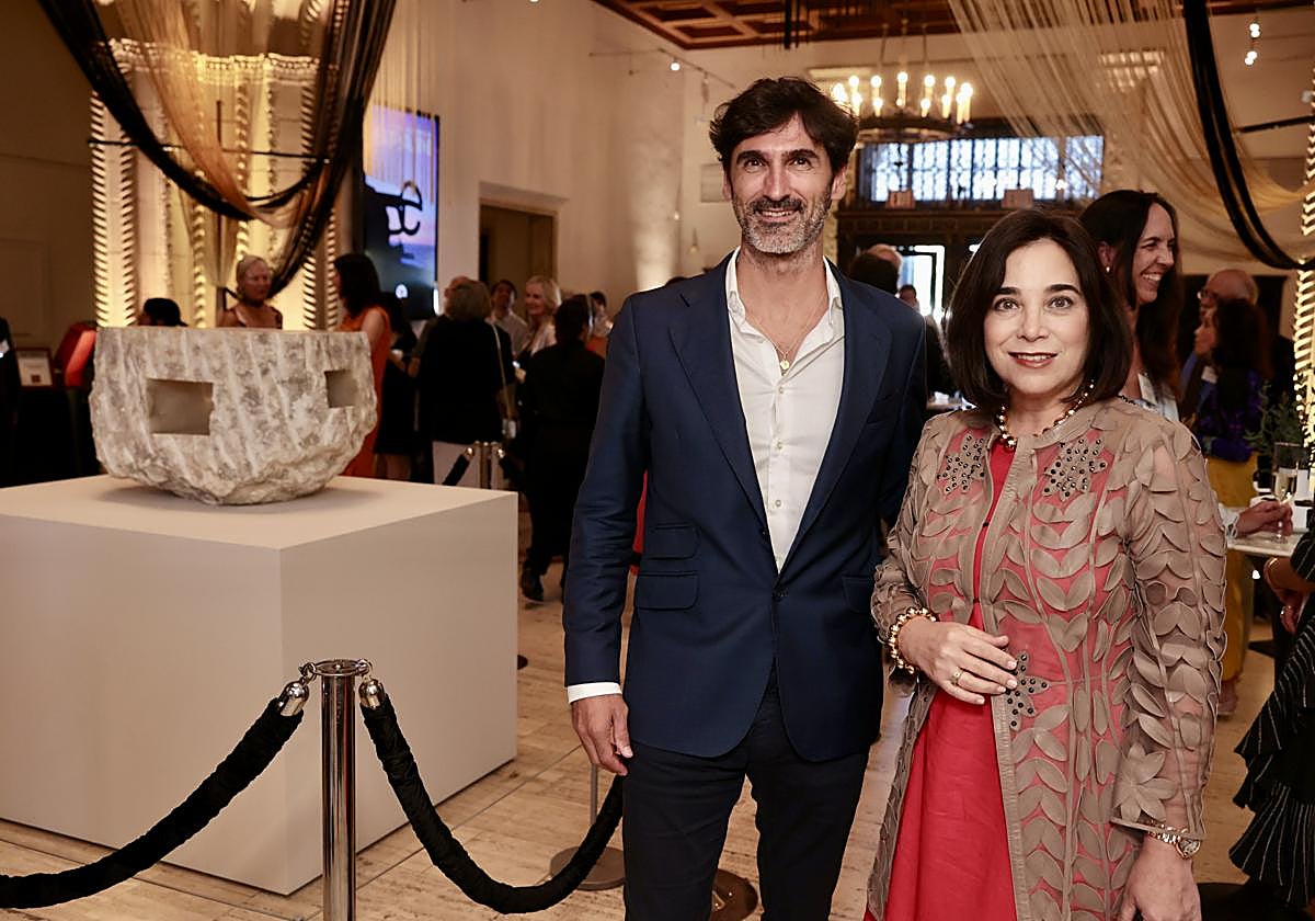 Mikel Chillida y Roxana Velásquez, en la inauguración de la exposción de Eduardo Chillida en San Diego.