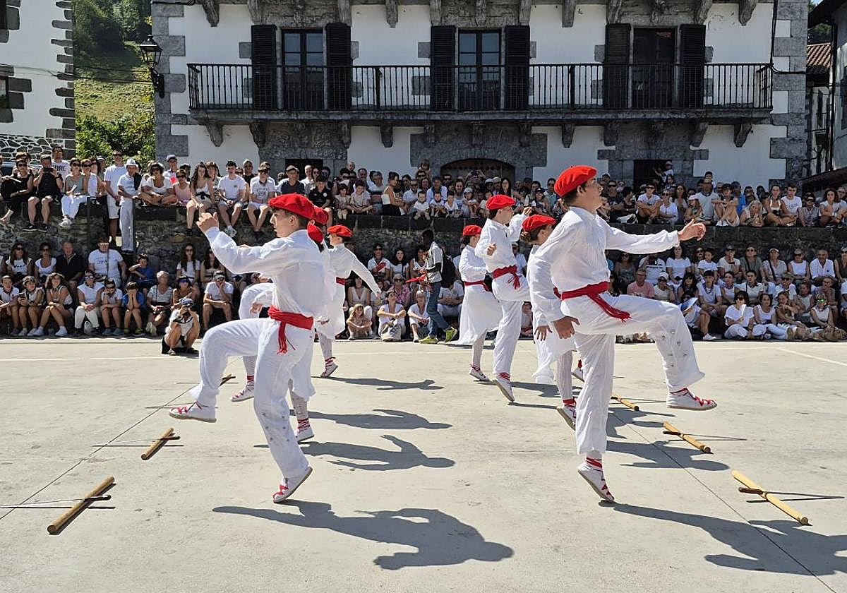 Ezpatadantza a 35 grados