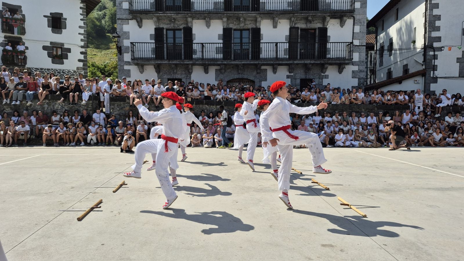 Ezpatadantza a 35 grados