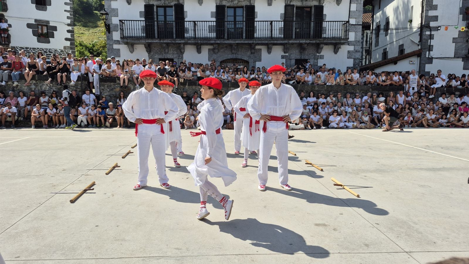 Ezpatadantza a 35 grados
