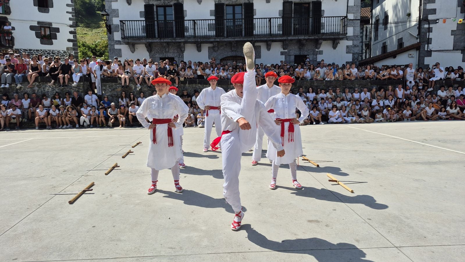 Ezpatadantza a 35 grados