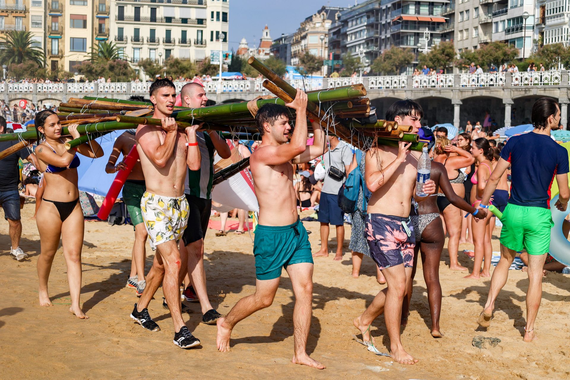 Multitudinario abordaje en San Sebastián