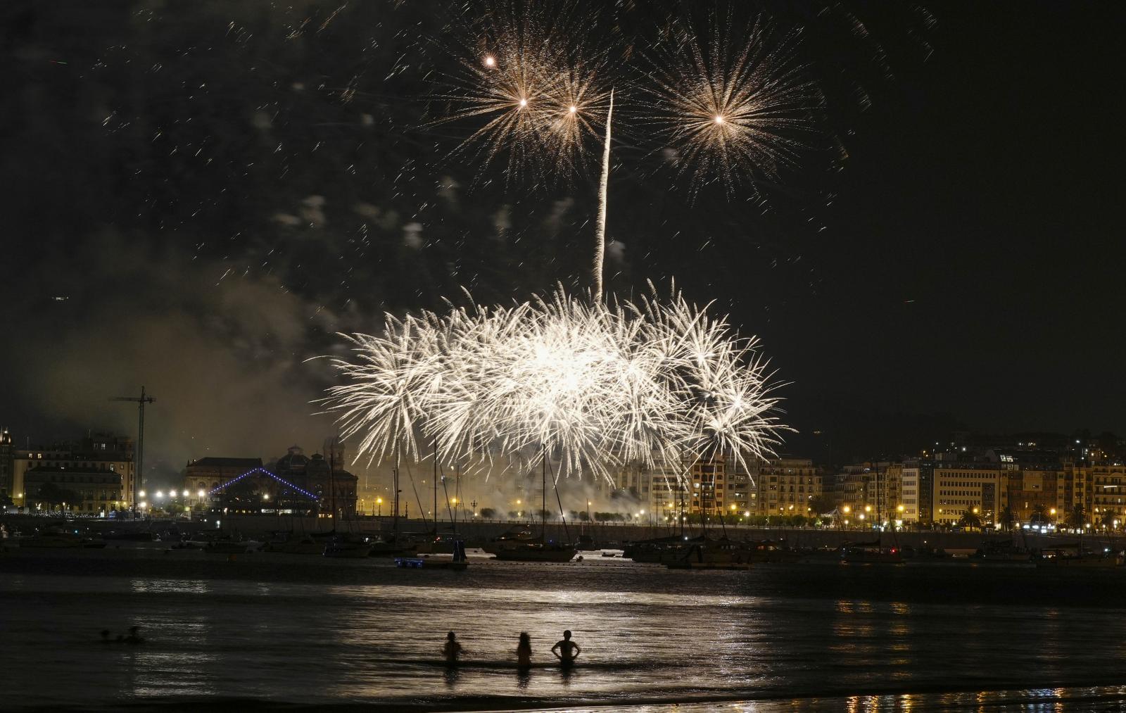 Ritmo y color con acento maño en la Semana Grande de Donostia