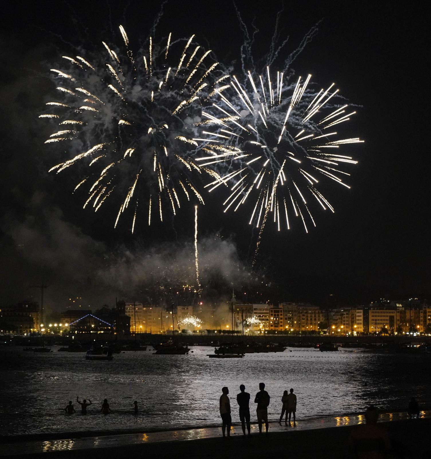 Ritmo y color con acento maño en la Semana Grande de Donostia