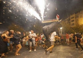 La salida de 'Blas', el quinto toro de fuego, fue recibida con tanta energía como los primeros cuatro 'astados'.