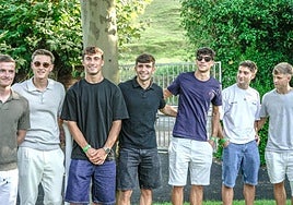 Instantes de la jornada en el Hipódromo donostiarra, con presencia de un nutrido grupo de jugadores de la Real Sociedad.