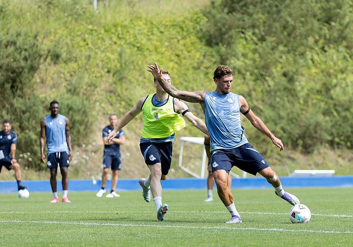 Javi López es uno de los 25 inscritos por la Real en LaLiga