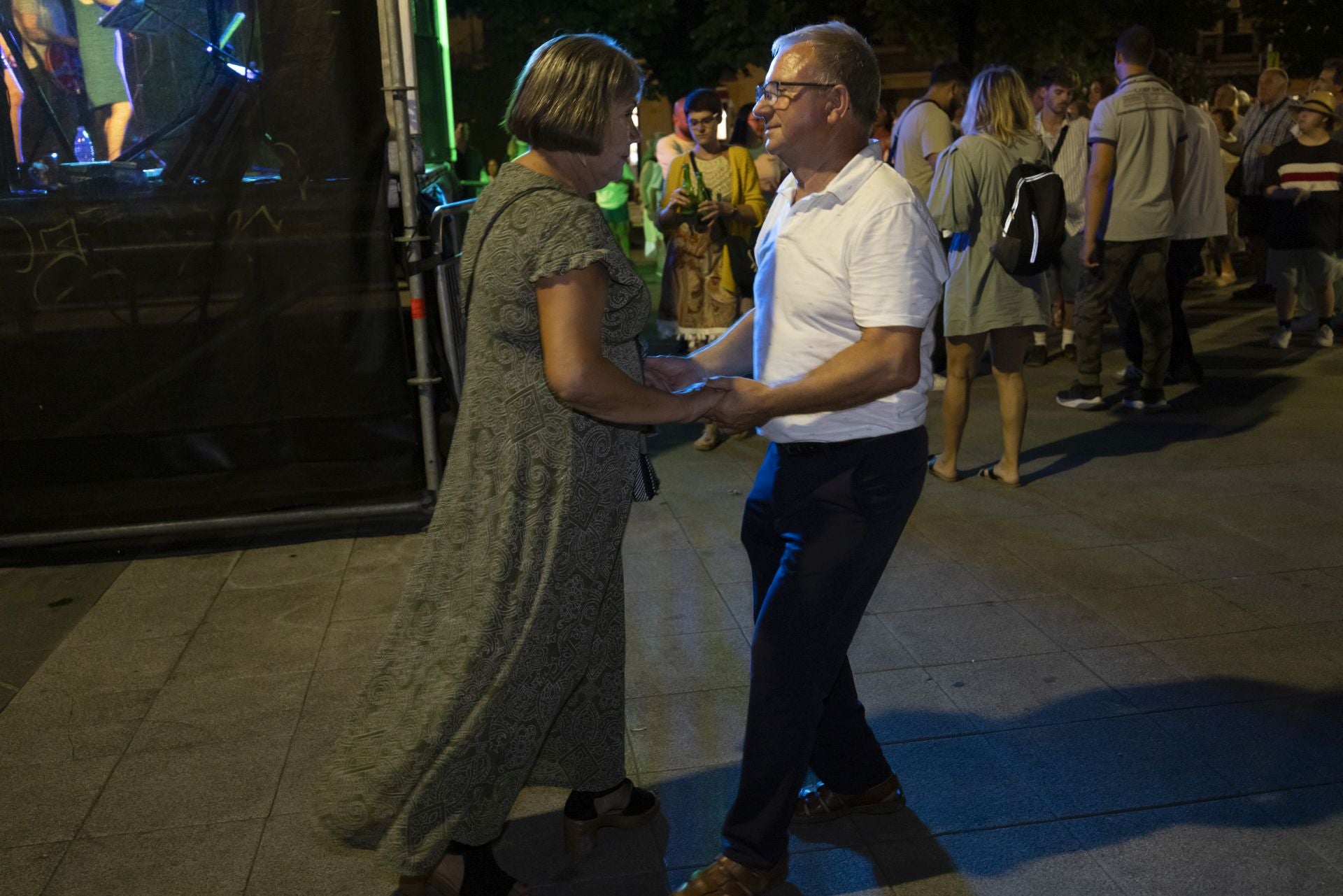 Música y bailes en la plaza Easo