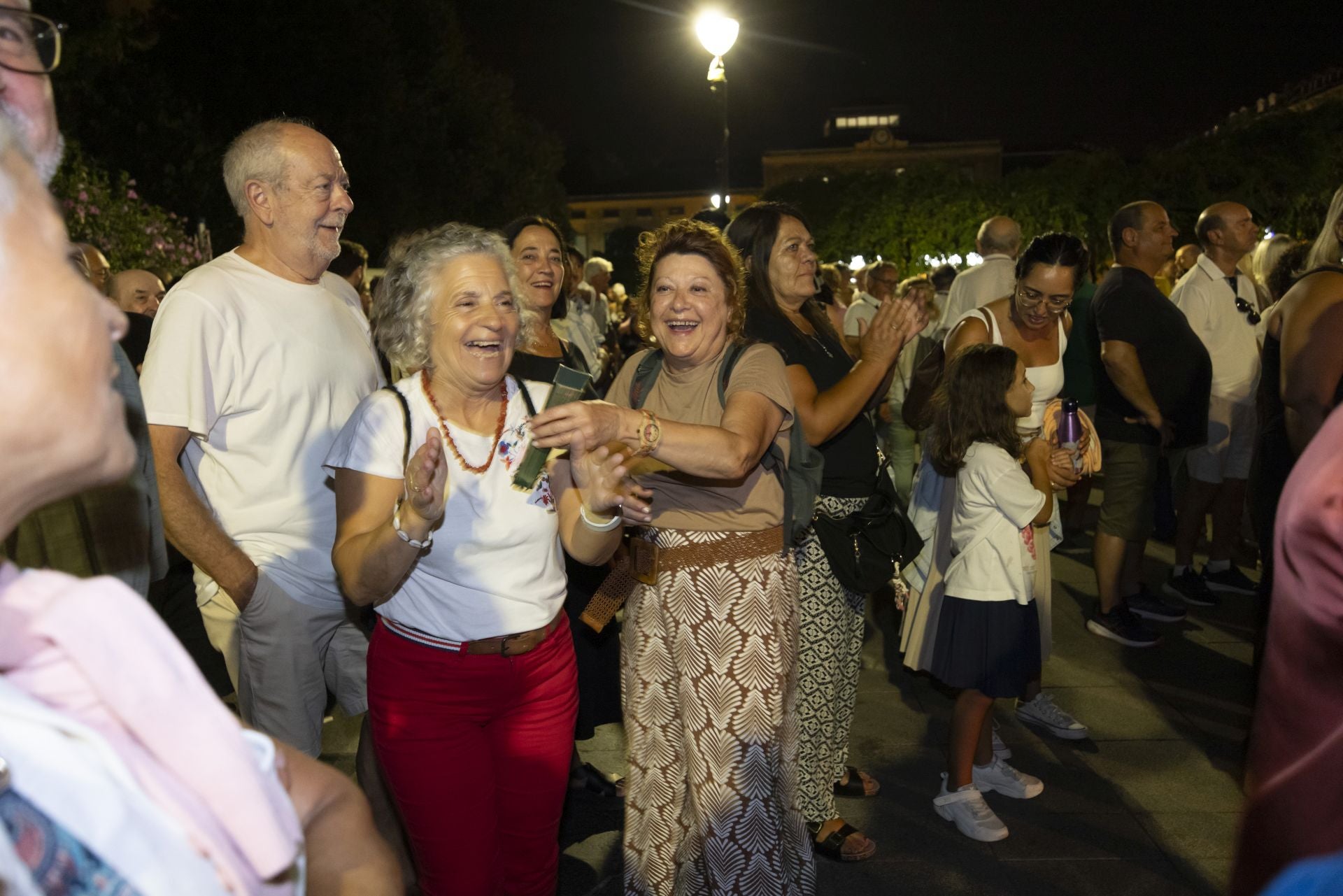 Música y bailes en la plaza Easo