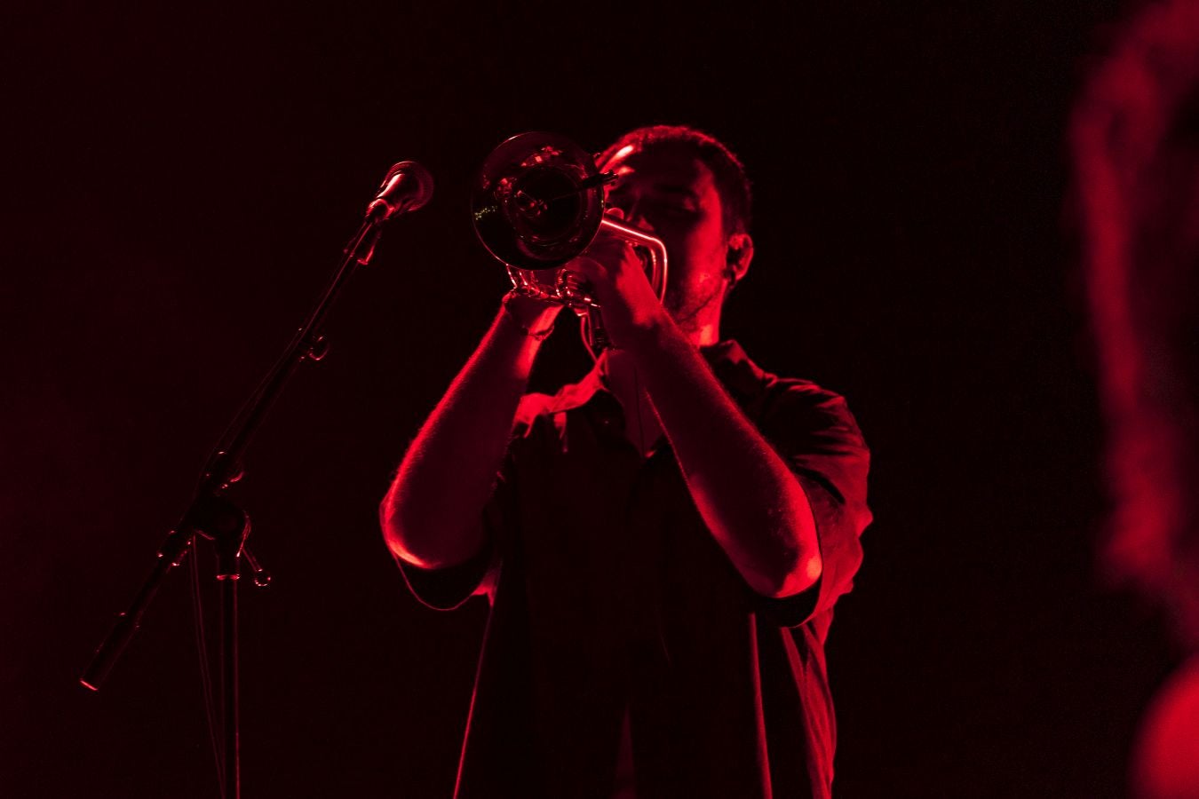 Intimidad y energía contagiosa con Janus Lester