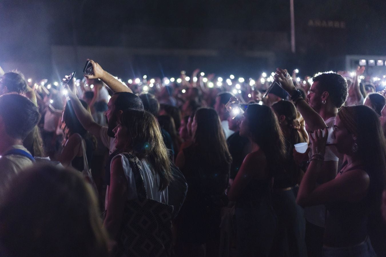 Intimidad y energía contagiosa con Janus Lester