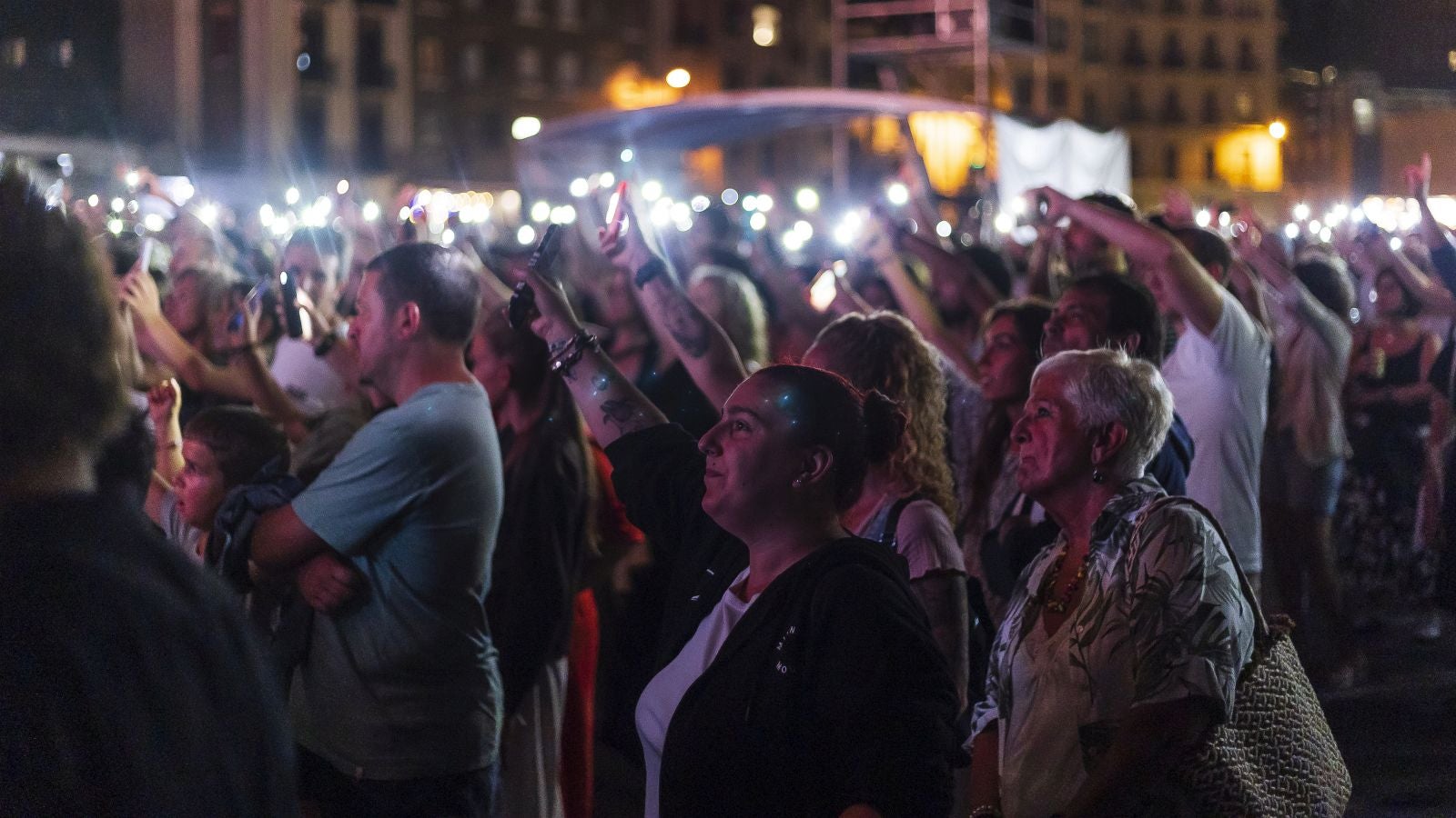 Intimidad y energía contagiosa con Janus Lester
