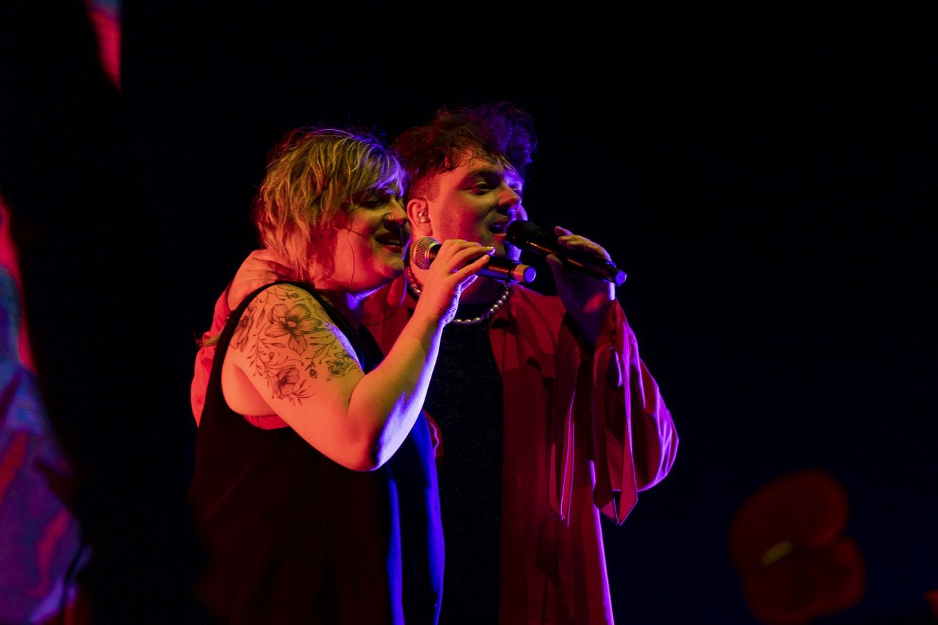 Intimidad y energía contagiosa con Janus Lester