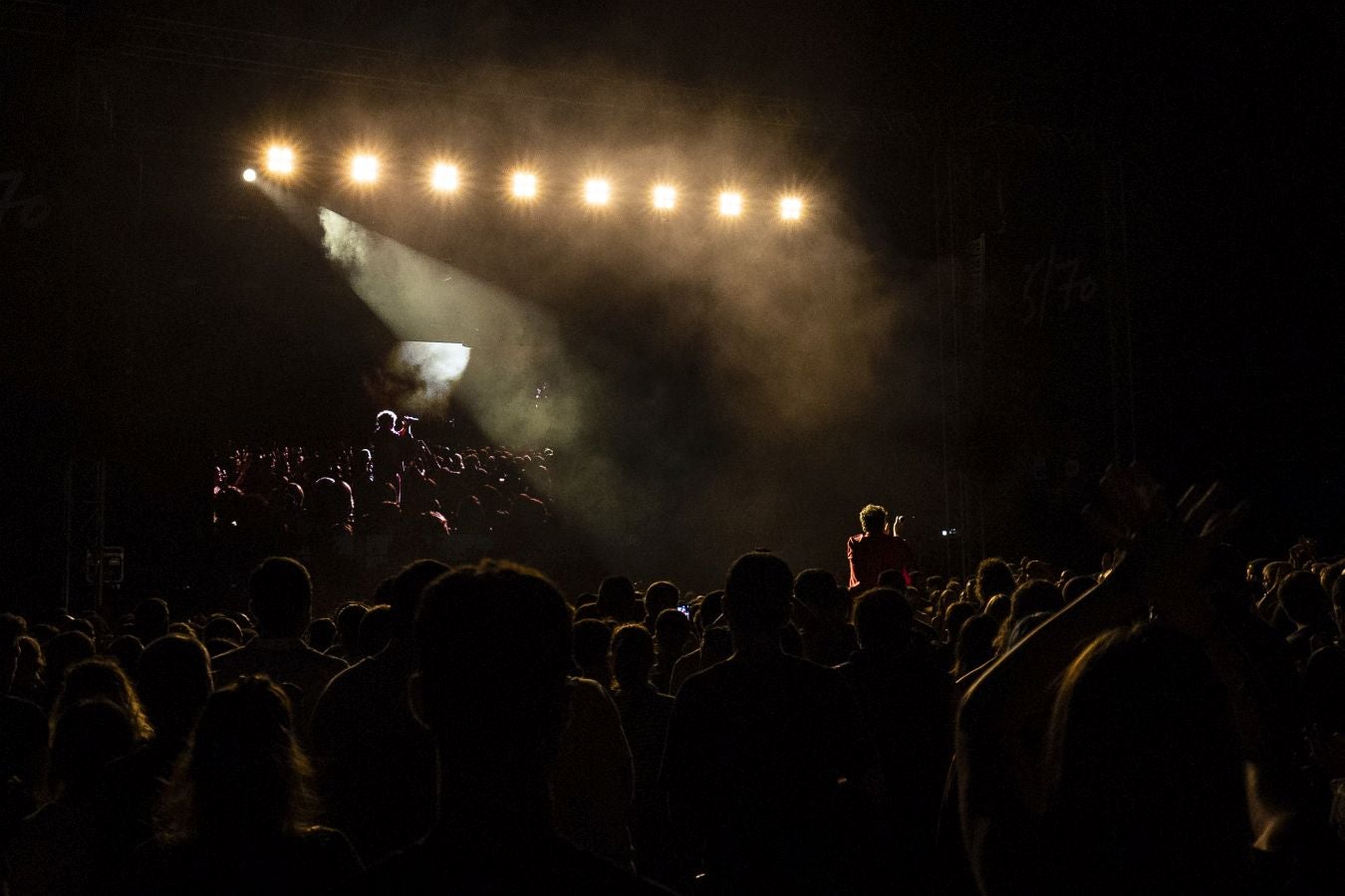 Intimidad y energía contagiosa con Janus Lester