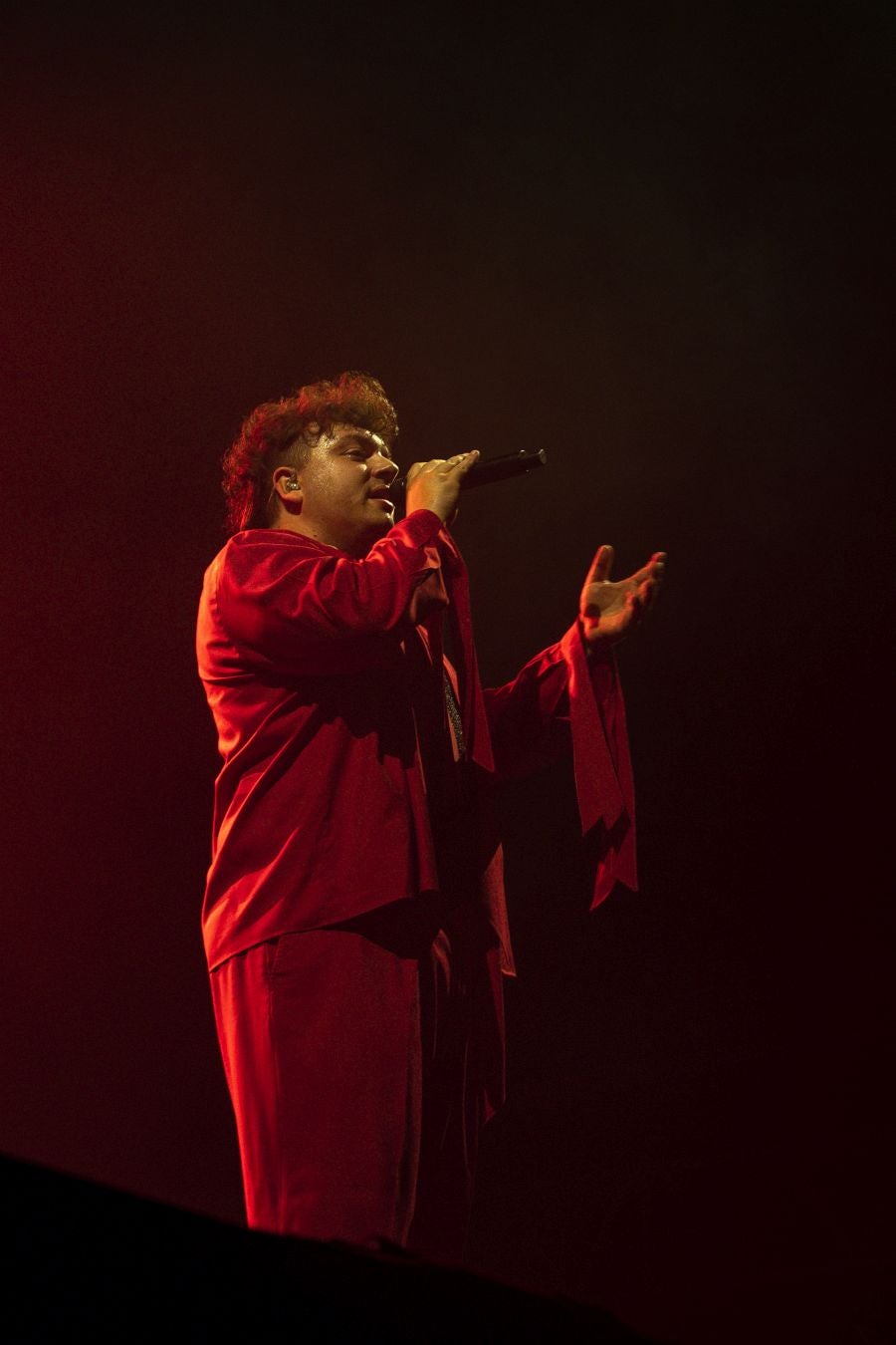 Intimidad y energía contagiosa con Janus Lester