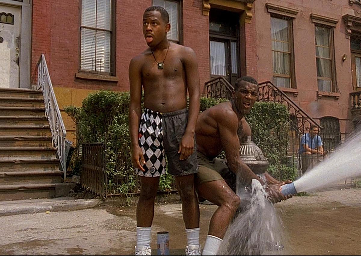 Imagen secundaria 1 - Alain Delon, en un bote a la deriva en 'A pleno sol'; un sofocante Brooklyn es el escenario de 'Haz lo que debas' y la icónica imagen de Marilyn Monroe en 'La tentación vive arriba'. 