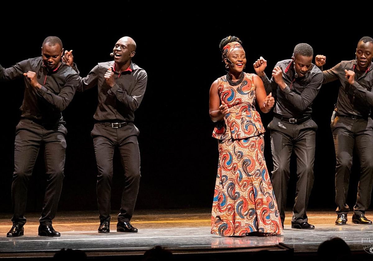 Miembros de Aba Taano durante una de sus actuaciones.