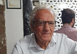 Xabier Txapartegi, primer alcalde de Irun en la democracia, recibe hoy el Txapelaundi Saria de Alde Zaharra San Juan Auzo Elkartea.