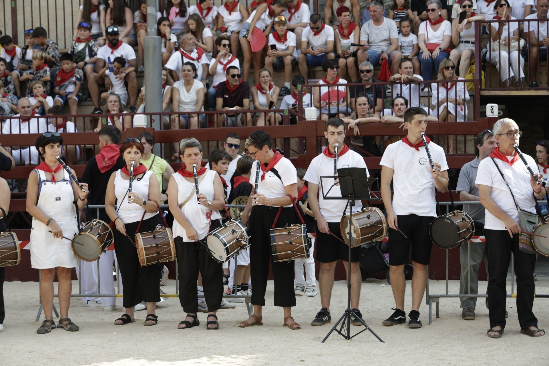 Kalejira de txikis en las fiestas de San Roke